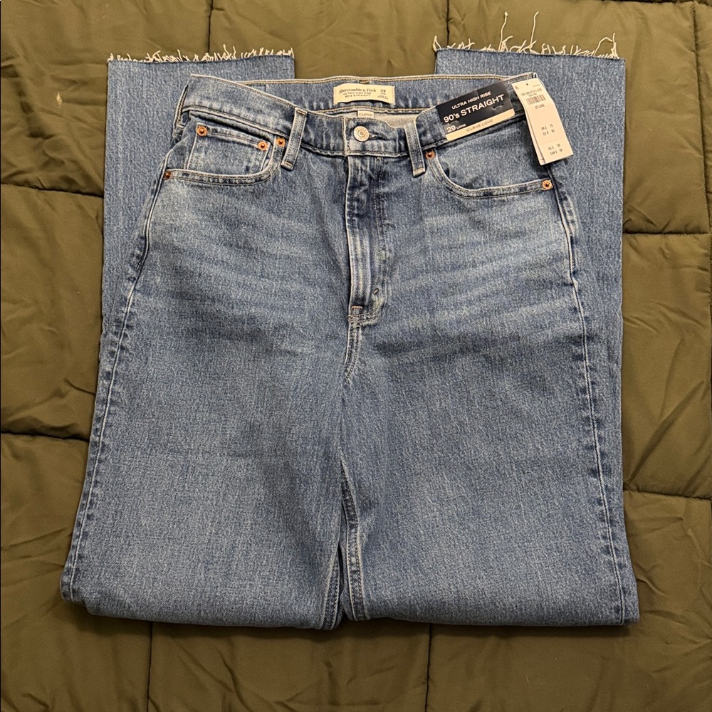 Abercrombie & Fitch Curve Love The 90s Straight Ultra High Rise Jean 29L NWT